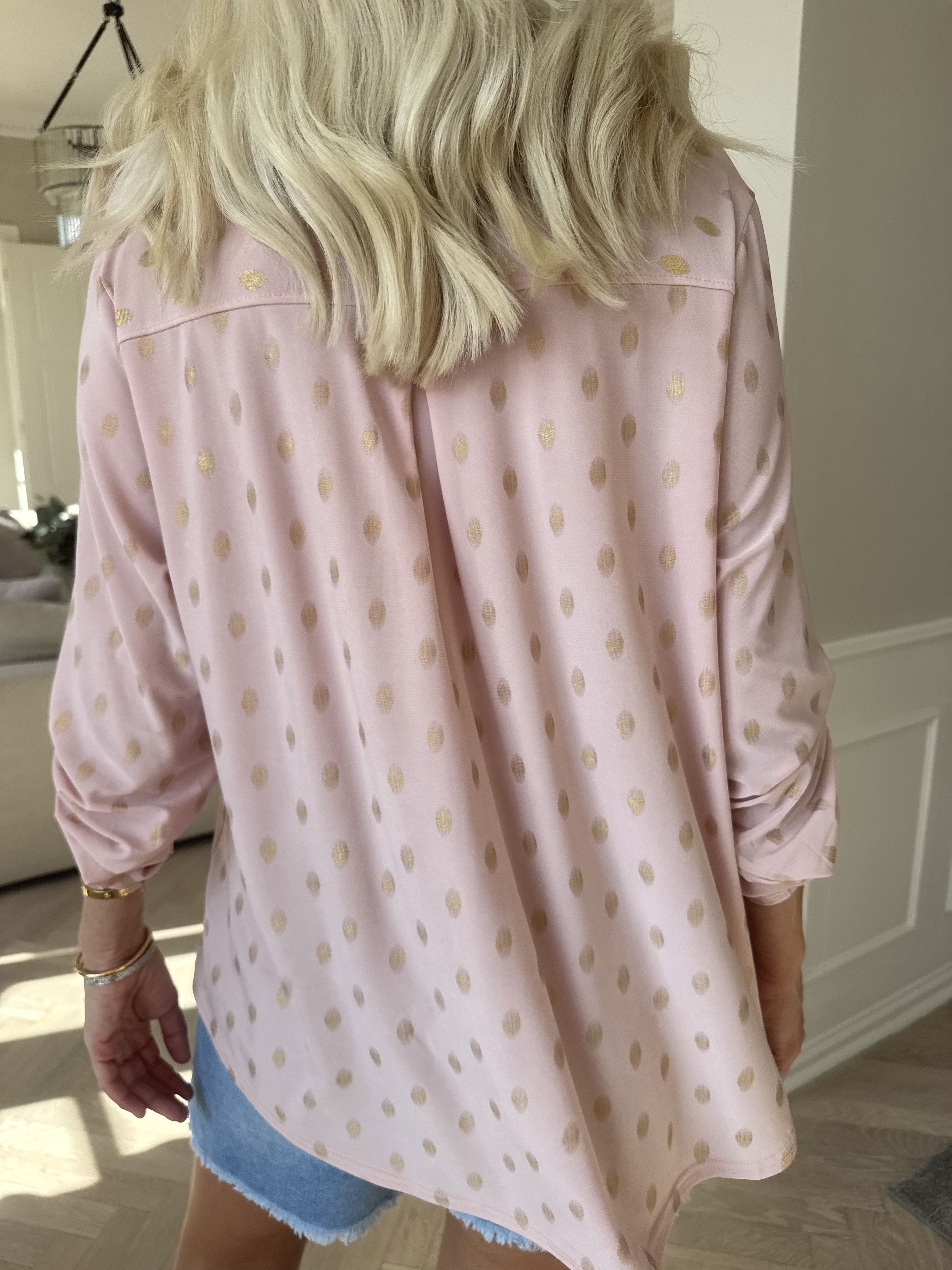 Ebba Gold Shirt - Elastisk bluse med guld dutter